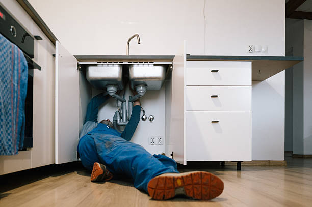 Professional Emergency Plumber technician working in Kelton, PA